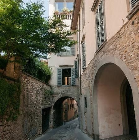 B&B La Torretta Di Via Tassis Bergamo Bagian luar foto
