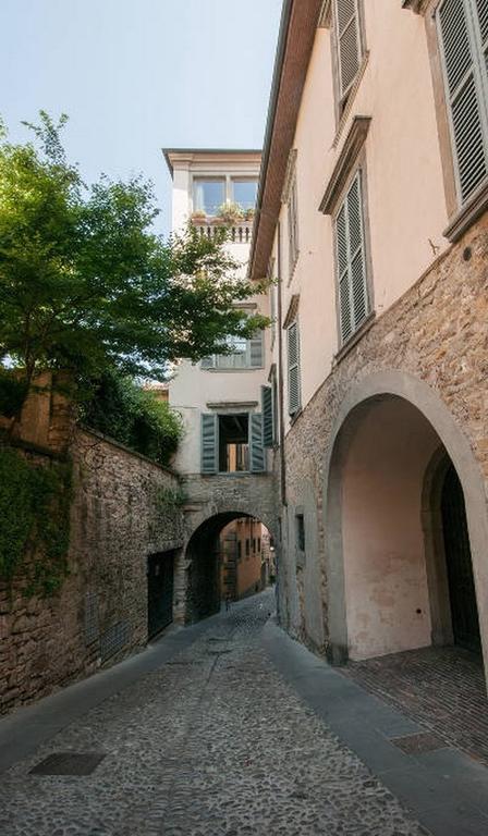 B&B La Torretta Di Via Tassis Bergamo Bagian luar foto