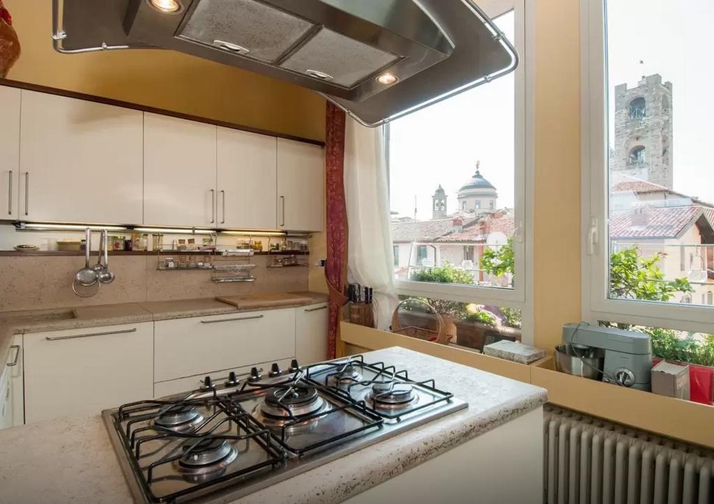 B&B La Torretta Di Via Tassis Bergamo Bagian luar foto